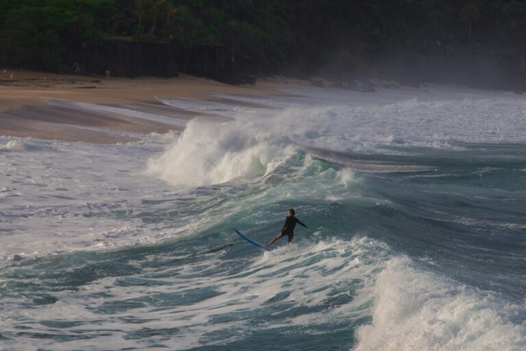 Heavy shorebreak at Waimea Bay, Oahu