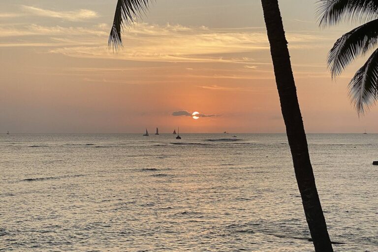 Sunset over the ocean from La Mer at the Halekulani