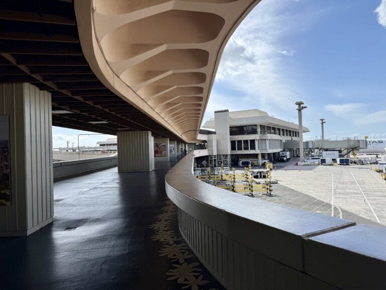 Honolulu Airport (HNL) Guide 2026: Terminals, Map, Lounges and Food