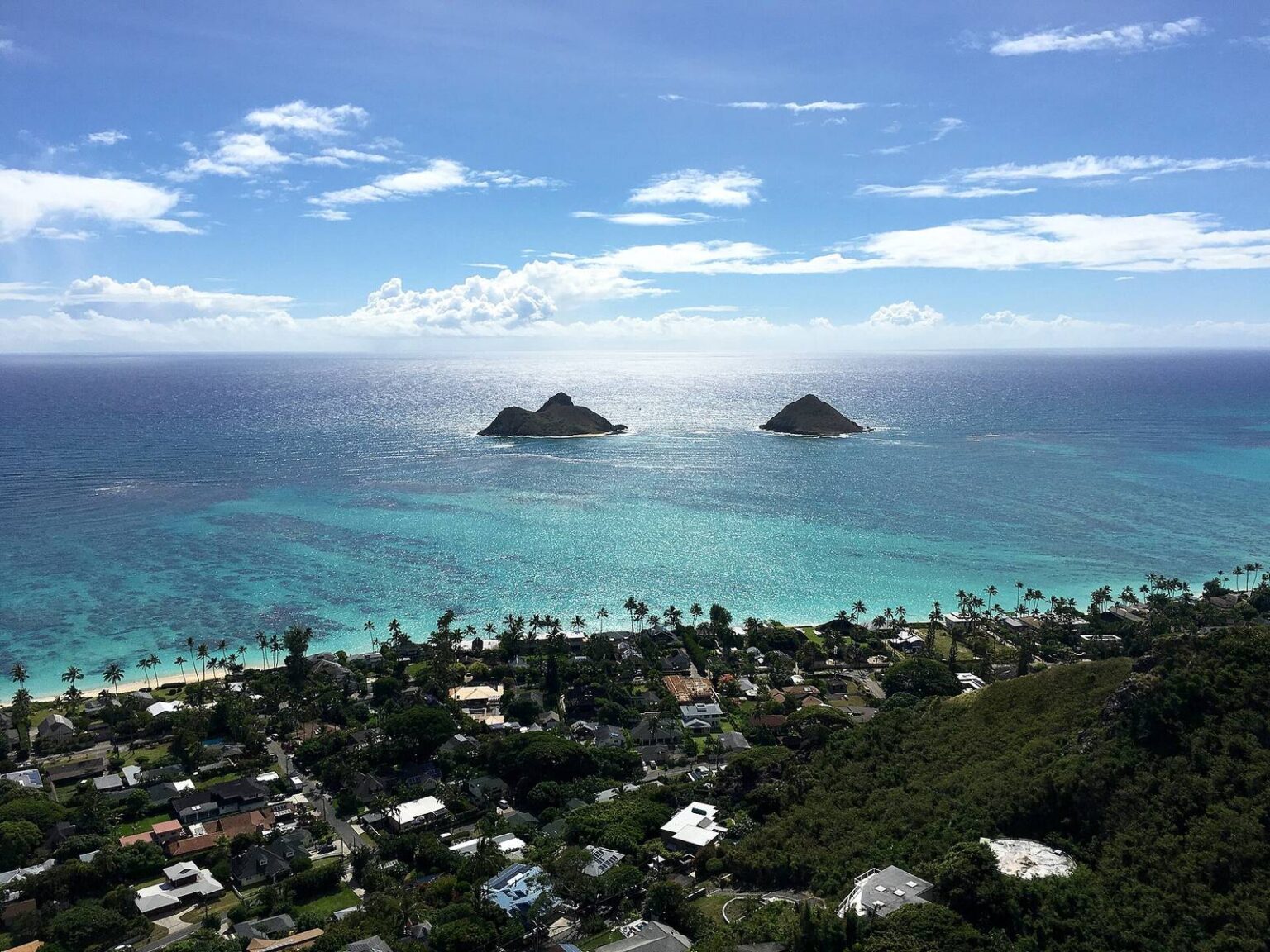 The Mokulua islands and Lanikai from the Pillbox trail on Oahu