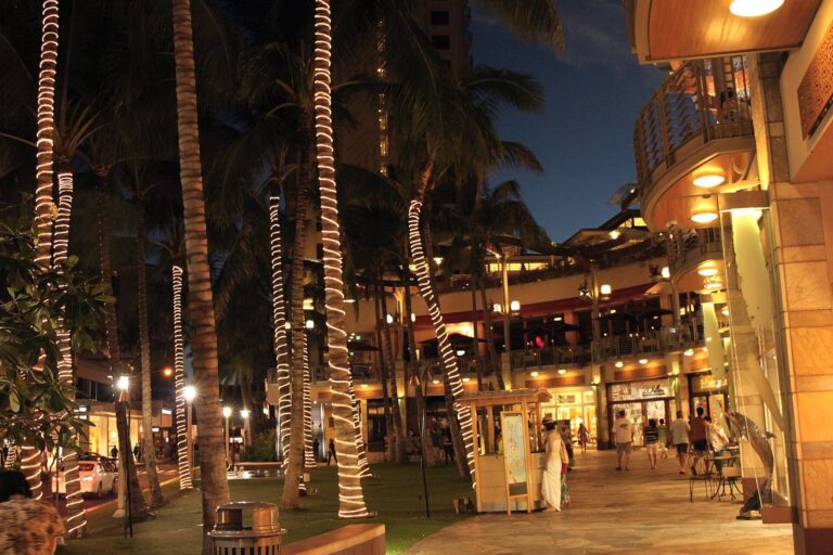 Shops along Lewers Street between Kalakaua Avenue and Kalia Road