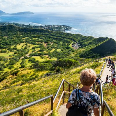 Diamond Head Hiking Tour with Tickets and Shuttle Included