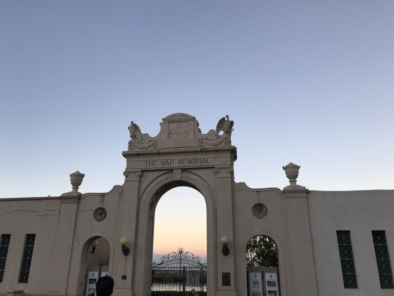 Sunrise at the Waikiki Natatorium next to Kaimana Beach