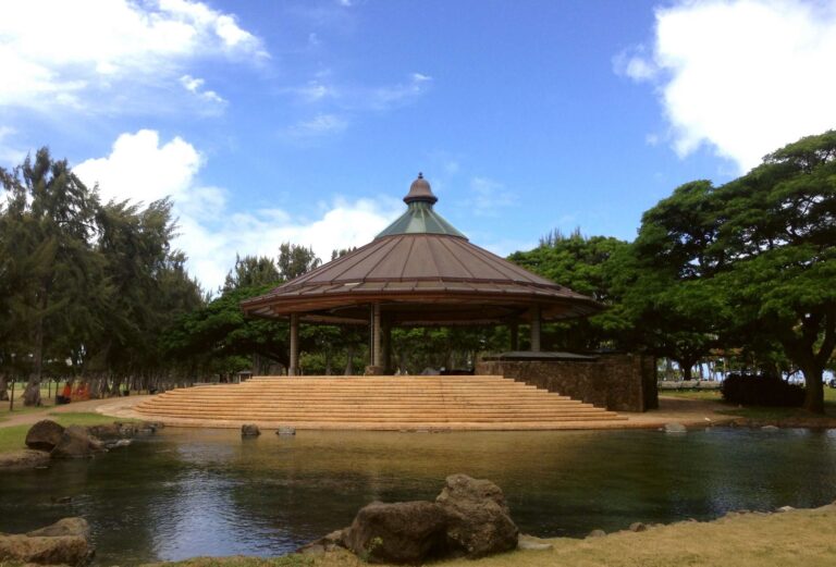 The Kapiʻolani Park Bandstand seen across its pond