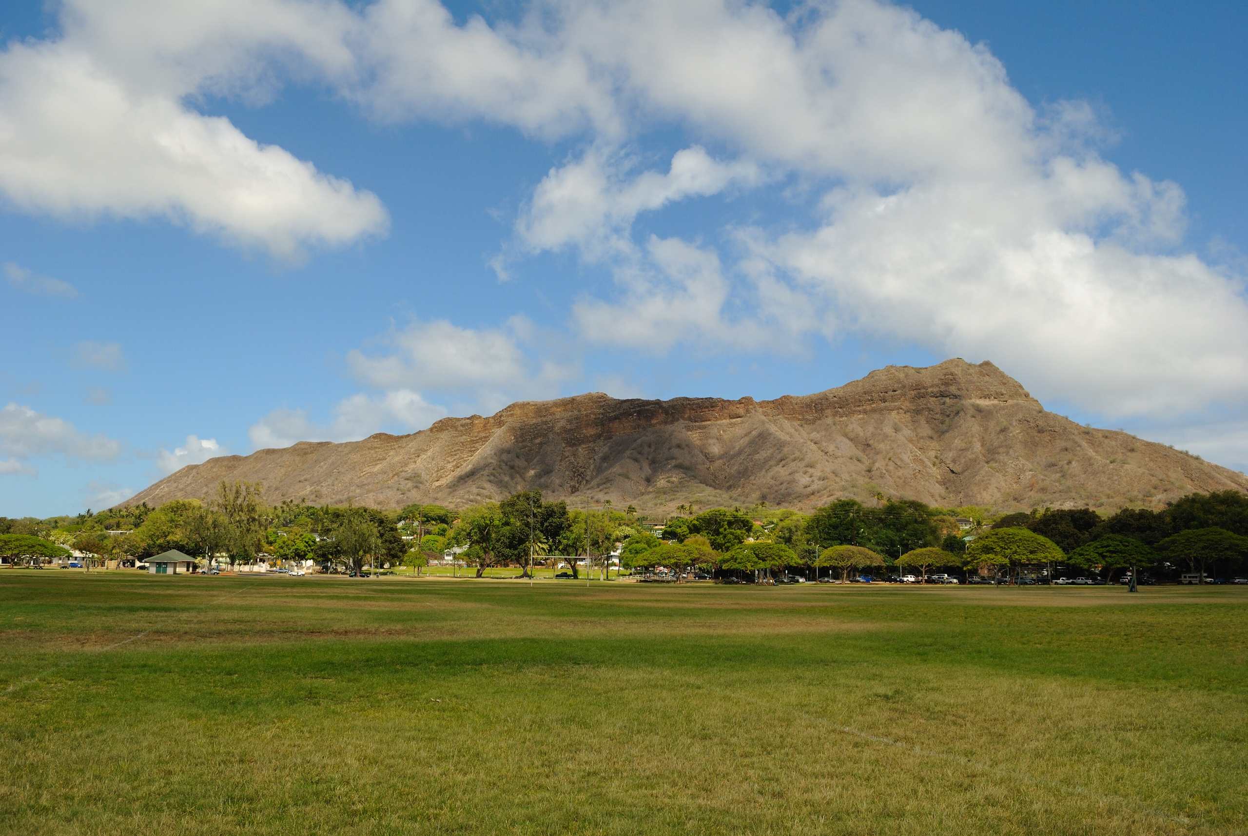 The open lawn of Kapiʻolani Park with the full ridge of Diamond Head behind it