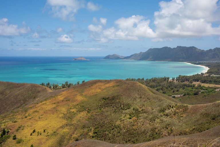 Waimānalo Bay and the cliffs toward Makapuʻu from the ridge above Lanikai